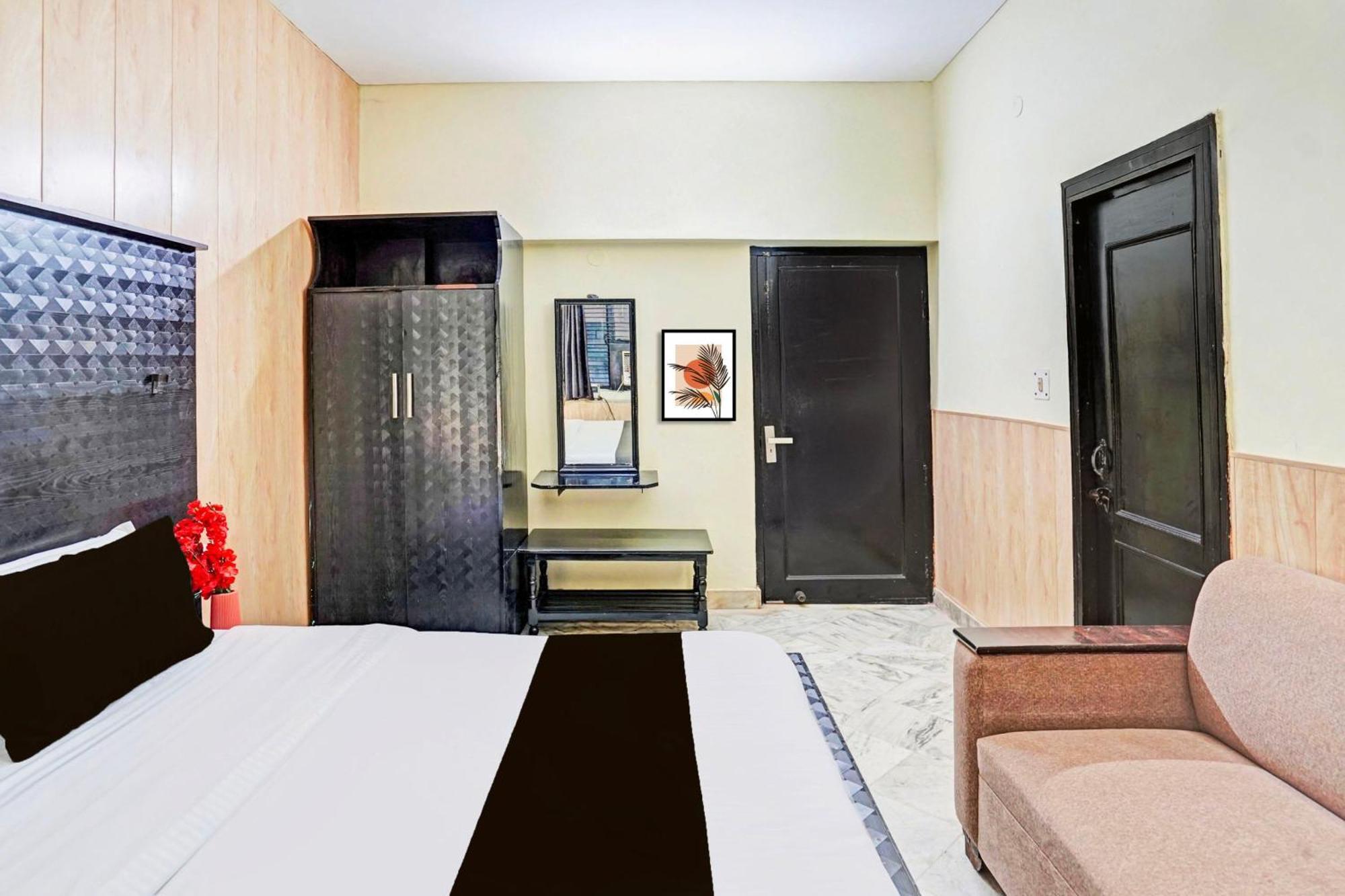 Super Collection O Mathura Near Railway Station Exterior foto
