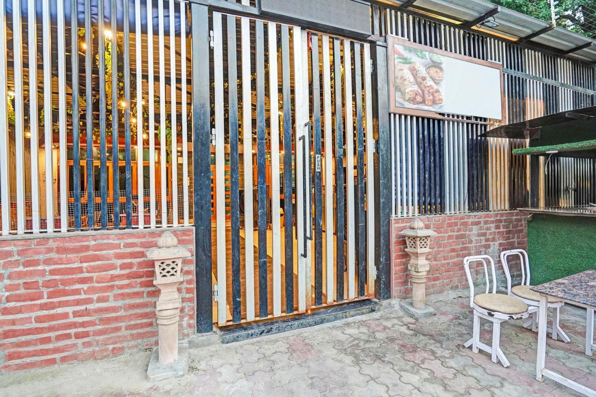 Super Collection O Mathura Near Railway Station Exterior foto