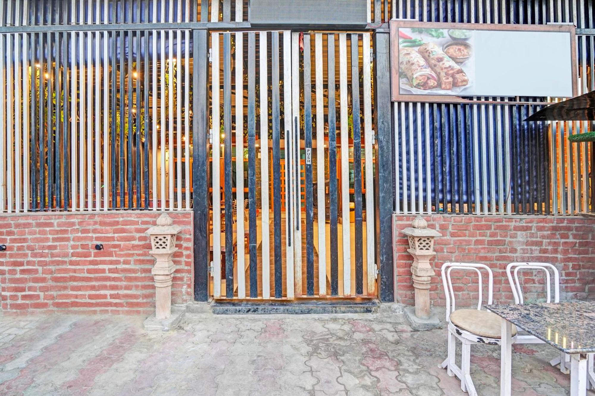 Super Collection O Mathura Near Railway Station Exterior foto
